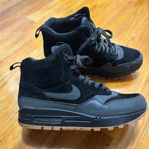 Nike Women's Air Max 1 Mid Sneakerboot
